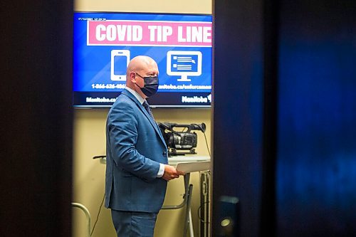 MIKAELA MACKENZIE / WINNIPEG FREE PRESS

Dr. Brent Roussin, chief provincial public health officer, walks in to give his daily COVID-19 update at the Manitoba Legislative Building in Winnipeg on Monday, July 12, 2021. For --- story.
Winnipeg Free Press 2021.