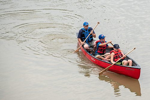 ALEX LUPUL / WINNIPEG FREE PRESS  

From left, Jason, Sam and Jake Gross paddle in a canoe in the Assiniboine River near the The Forks in Winnipeg on Monday, July 12, 2021.