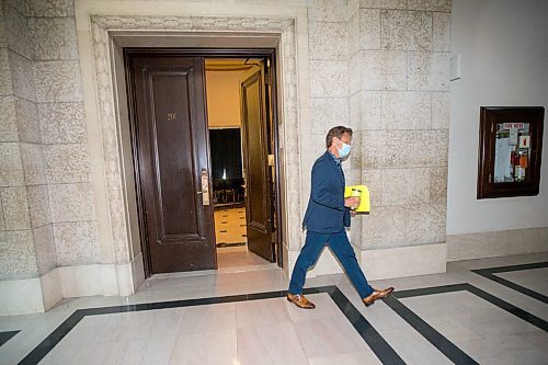 MIKAELA MACKENZIE / WINNIPEG FREE PRESS

PC MLA Ron Schuler leaves a cabinet meeting at the Manitoba Legislative Building in Winnipeg on Wednesday, July 14, 2021. For Dylan story.
Winnipeg Free Press 2021.