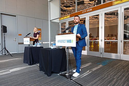 MIKE DEAL / WINNIPEG FREE PRESS
Dr. Joss Reimer, medical lead, Vaccine Implementation Task Force and Johanu Botha, operations, planning and logistics lead, Vaccine Implementation Task Force speak from the vaccine super site, RBC Convention Centre, 375 York Ave, providing the COVID-19 vaccine update during what the government is calling a vaccin-athon, Wednesday afternoon.
210714 - Wednesday, July 14, 2021.