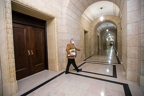 MIKAELA MACKENZIE / WINNIPEG FREE PRESS

PC MLA Scott Johnston leaves the PC caucus room at the Manitoba Legislative Building in Winnipeg on Wednesday, July 14, 2021. For Dylan story.
Winnipeg Free Press 2021.