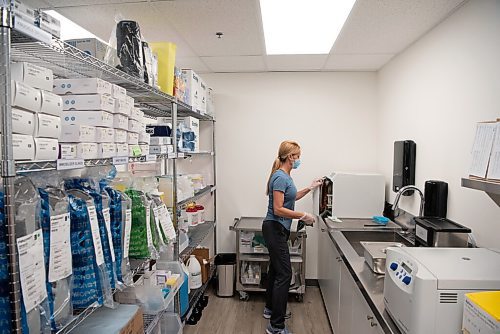 ALEX LUPUL / WINNIPEG FREE PRESS  

Leslie Kalturnyk uses an automatic sterilizer in the lab used by Source Nutraceuticals on Wednesday, July 14, 2021.

Reporter: Martin Cash