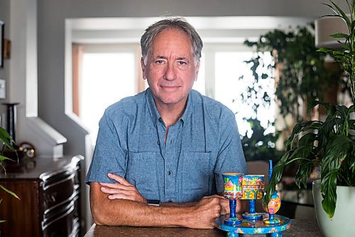 MIKAELA MACKENZIE / WINNIPEG FREE PRESS

Rabbi Allan Finkel, chair of Winnipeg Council of Rabbis, poses for a portrait in his home in Winnipeg on Thursday, July 15, 2021. Winnipeg's Jewish community is opposing a proposal to have all male circumcisions take place in medical offices. For Brenda Suderman story.
Winnipeg Free Press 2021.