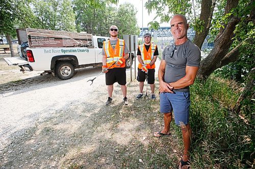 JOHN WOODS / WINNIPEG FREE PRESS
Robert Belanger, centre, founder and coordinator of Red River Operation Clean Up, and his staff Brandon Strang, left, and Cody Pellaers clean up the banks along the Red River north of Lockport Thursday, July 15, 2021. 

Reporter: Epp