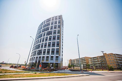 MIKAELA MACKENZIE / WINNIPEG FREE PRESS

An apartment complex under construction at Pembina Highway and Chancellor Matheson Road in Fort Garry in Winnipeg on Friday, July 16, 2021. For Ben story.
Winnipeg Free Press 2021.