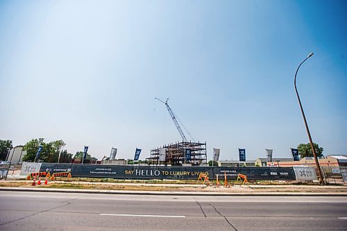 MIKAELA MACKENZIE / WINNIPEG FREE PRESS

An apartment complex under construction at Pembina Highway and Bairdmore Boulevard in Fort Garry in Winnipeg on Friday, July 16, 2021. For Ben story.
Winnipeg Free Press 2021.