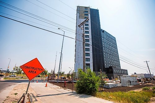 MIKAELA MACKENZIE / WINNIPEG FREE PRESS

An apartment complex under construction at Pembina Highway and Chancellor Matheson Road in Fort Garry in Winnipeg on Friday, July 16, 2021. For Ben story.
Winnipeg Free Press 2021.