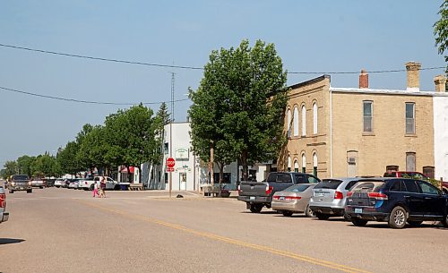 MIKE DEAL / WINNIPEG FREE PRESS
Pedestrians cross Morris Street at the intersection of Dennis Street in the town of Gladstone, MB, where Eileen Clarke the MLA for Agassiz is from.
210716 - Friday, July 16, 2021.