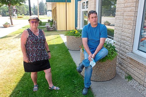 MIKE DEAL / WINNIPEG FREE PRESS
Dawn Coubrough (left) Deputy Mayor of the Municipality of WestLake Gladstone and Scott Kinley (right) the Mayor of the Municipality of WestLake Gladstone where Eileen Clarke the MLA for Agassiz is from.
210716 - Friday, July 16, 2021.