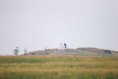 MIKAELA MACKENZIE / WINNIPEG FREE PRESS

A cyclist uses the Bison Butte mountain bike trails on a smoky day in Winnipeg on Monday, July 19, 2021. Standup.
Winnipeg Free Press 2021.