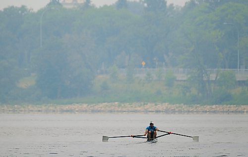 MIKE DEAL / WINNIPEG FREE PRESS
Vic Bartel a member of the Winnipeg Rowing Club goes for a light row to Tuesday morning on the Red River despite the haze of smoke. Intense training has been reduced as the smoke from forest fires in northwestern Ontario and east-central Manitoba can cause health problems.
210720 - Tuesday, July 20, 2021.