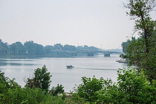 MIKAELA MACKENZIE / WINNIPEG FREE PRESS

The smoky city skyline, as seen from Tache Promenade, in Winnipeg on Tuesday, July 20, 2021. Standup.
Winnipeg Free Press 2021.