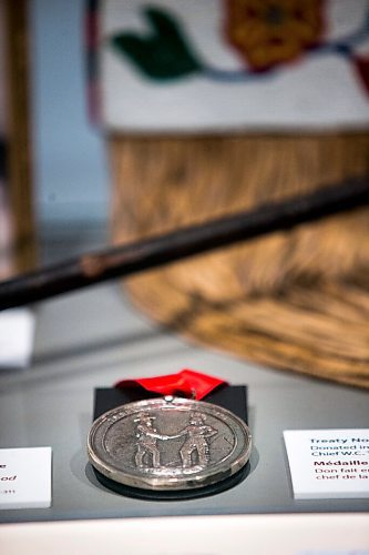 MIKAELA MACKENZIE / WINNIPEG FREE PRESS

The Treaty No.1 medal in a display about Treaty One at the Manitoba Museum in Winnipeg on Tuesday, July 20, 2021. For --- story.
Winnipeg Free Press 2021.