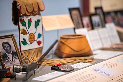 MIKAELA MACKENZIE / WINNIPEG FREE PRESS

The Treaty No.1 medal in a display about Treaty One at the Manitoba Museum in Winnipeg on Tuesday, July 20, 2021. For --- story.
Winnipeg Free Press 2021.