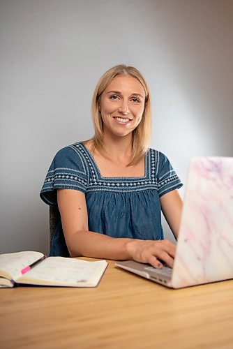 ALEX LUPUL / WINNIPEG FREE PRESS  

Dr. Victoria Austen, classics instructor at the University of Winnipeg, poses for a portrait in her Winnipeg apartment on Wednesday, July 21, 2021. The pandemic's isolation, increased workload, accompanied with mental heath challenges, inspired her to find a way to "virtually" engage her students.