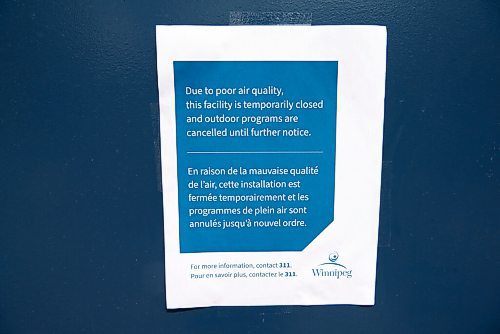 ALEX LUPUL / WINNIPEG FREE PRESS  

A sign indicating that Provencher Pool is closed, due to poor air quality, is photographed on Wednesday, July 21, 2021.