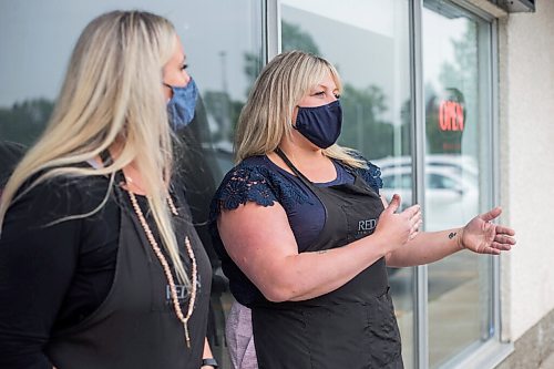 MIKAELA MACKENZIE / WINNIPEG FREE PRESS

Sheryl Bradley (left) and Katie Garrett (right), co-owners of Shear Madness Hair Salon in Oakbank, speak to the Free Press on Wednesday, July 21, 2021. For Cody story.
Winnipeg Free Press 2021.