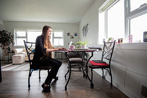 MIKE SUDOMA / Winnipeg Free Press
University of Winnipeg student, Marina Milne, works inside her apartment Wednesday afternoon. Milne will be going into her fourth year this fall.
July 21, 2021