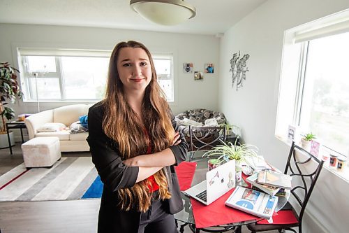 MIKE SUDOMA / Winnipeg Free Press
University of Winnipeg student, Marina Milne, works inside her apartment Wednesday afternoon. Milne will be going into her fourth year this fall.
July 21, 2021