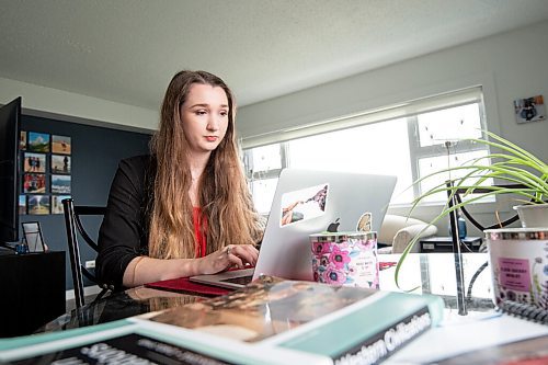 MIKE SUDOMA / Winnipeg Free Press
University of Winnipeg student, Marina Milne, works inside her apartment Wednesday afternoon. Milne will be going into her fourth year this fall.
July 21, 2021