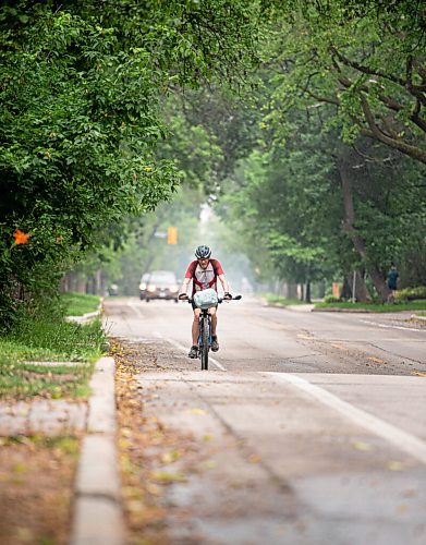 MIKE SUDOMA / Winnipeg Free Press
A cyclist makes their way northbound down the bike path at the intersection of Kingsway and Harrow as smoke from surrounding forrest fires fill the air.
July 21, 2021