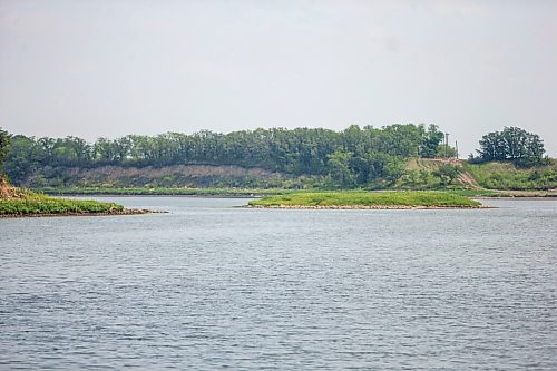 MIKAELA MACKENZIE / WINNIPEG FREE PRESS

Low water levels (usually there is no island here) at Lake Minnewasta, where the town of Morden gets its water, on Thursday, July 22, 2021. For Kevin Rollason story.
Winnipeg Free Press 2021.