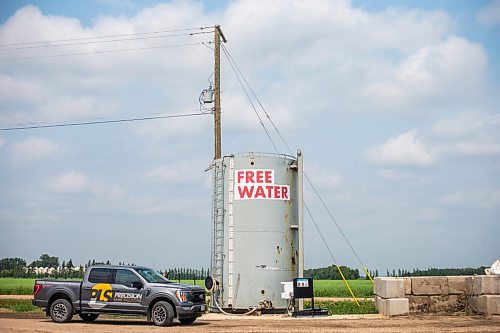 MIKAELA MACKENZIE / WINNIPEG FREE PRESS

An 81,000-litre tank of free water gathered with an underground tile system at Precision Land Solutions near Morden on Thursday, July 22, 2021.Residents have been coming by to fill tanks for vegetable gardens. For Kevin Rollason story.
Winnipeg Free Press 2021.