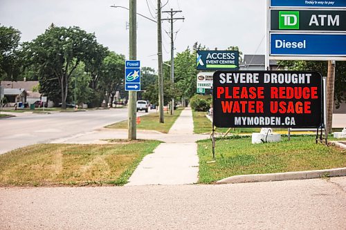 MIKAELA MACKENZIE / WINNIPEG FREE PRESS

A sign reminding residents to reduce water usage in Morden on Thursday, July 22, 2021. For Kevin Rollason story.
Winnipeg Free Press 2021.