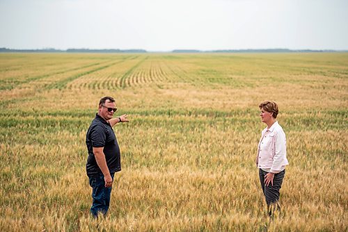 ALEX LUPUL / WINNIPEG FREE PRESS  

From left, Curtis McRae and Minister Marie-Claude Bibeau, federal Minister of Agriculture and Agri-Food, speak to each other in McRae's wheat field in St. Andrews on Thursday, July 22, 2021.