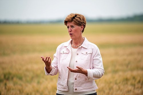 ALEX LUPUL / WINNIPEG FREE PRESS  

Minister Marie-Claude Bibeau, federal Minister of Agriculture and Agri-Food, is photographed in farmer Curtis McRae's wheat field in St. Andrews on Thursday, July 22, 2021.