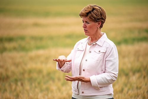 ALEX LUPUL / WINNIPEG FREE PRESS  

Minister Marie-Claude Bibeau, federal Minister of Agriculture and Agri-Food, is photographed in farmer Curtis McRae's wheat field in St. Andrews on Thursday, July 22, 2021.