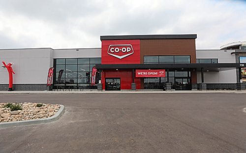 RUTH BONNEVILLE / WINNIPEG FREE PRESS

Biz - New COOP


New COOP Grocery store at 755 Sterling Lyon Pkwy


Red River Co-op Food Store at Seasons is Now Open
 
Winnipeg, Manitoba  Red River Co-op is pleased to announce the opening of their ninth food store at Seasons, located at 755 Sterling Lyon Parkway near the Outlet Mall. 

July 22, 2021
