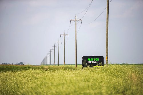 MIKAELA MACKENZIE / WINNIPEG FREE PRESS

Signage north of Morden on Thursday, July 22, 2021. For Kevin Rollason story.
Winnipeg Free Press 2021.