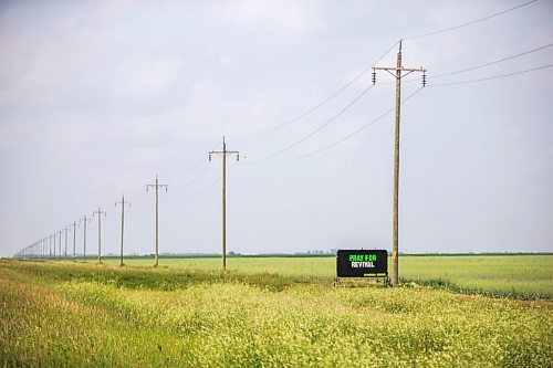 MIKAELA MACKENZIE / WINNIPEG FREE PRESS

Signage north of Morden on Thursday, July 22, 2021. For Kevin Rollason story.
Winnipeg Free Press 2021.