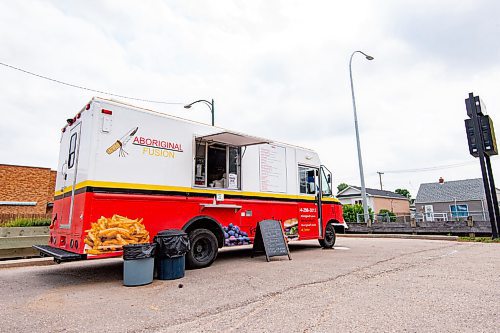 MIKE SUDOMA / Winnipeg Free Press
The Aboriginal Fusion food truck sitting in the parking lot of Weston Community Centre Thursday afternoon.
July 22, 2021