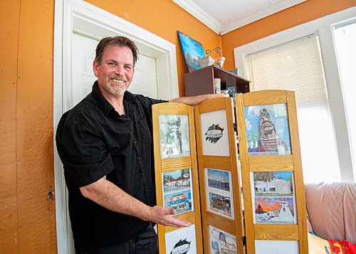 MIKE SUDOMA / Winnipeg Free Press
Artist, Ken Hodgert, shows off a few framed pieces in his apartment Thursday.
July 22, 2021