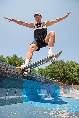 MIKE SUDOMA / Winnipeg Free Press
Wayne Truong grinds a ledge during a hot Friday afternoon at the Forks Plaza.
July 23, 2021