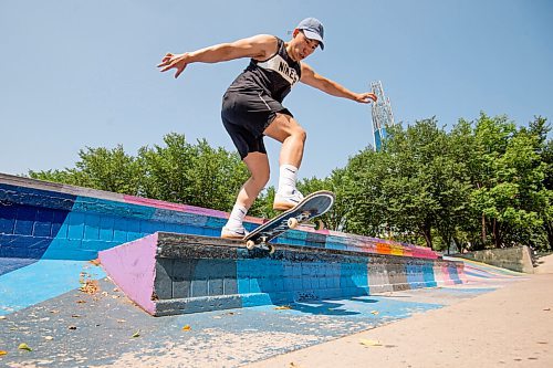 MIKE SUDOMA / Winnipeg Free Press
Wayne Truong grinds a ledge during a hot Friday afternoon at the Forks Plaza.
July 23, 2021