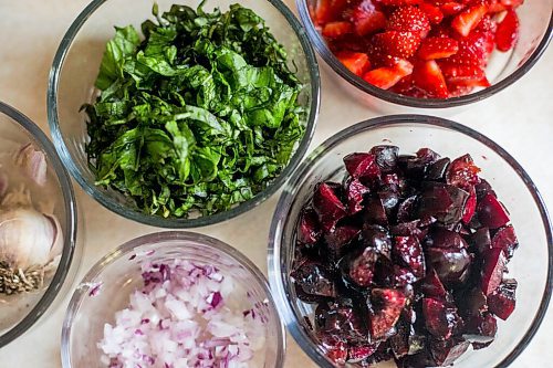 MIKAELA MACKENZIE / WINNIPEG FREE PRESS

Summer bruschetta ingredients at the Land home in Winnipeg on Friday, July 23, 2021. For Eva Wasney story.
Winnipeg Free Press 2021.