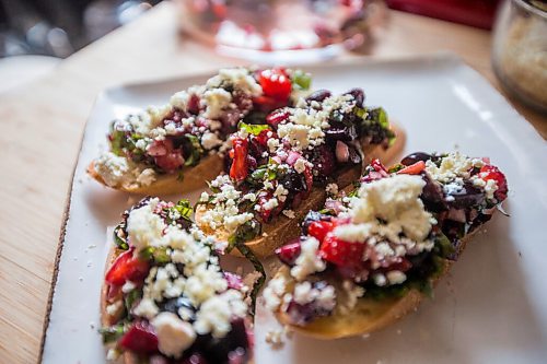 MIKAELA MACKENZIE / WINNIPEG FREE PRESS

Summer bruschetta with Vegan Fromagerie feta at the Land home in Winnipeg on Friday, July 23, 2021. For Eva Wasney story.
Winnipeg Free Press 2021.