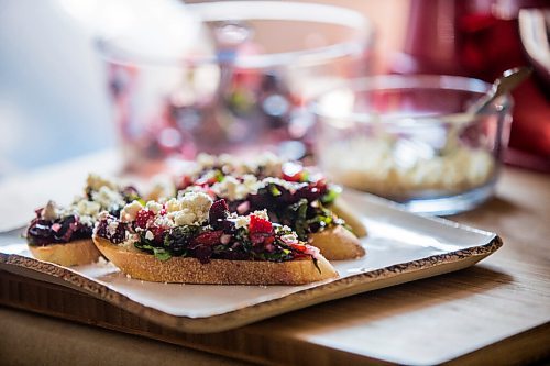 MIKAELA MACKENZIE / WINNIPEG FREE PRESS

Summer bruschetta with Vegan Fromagerie feta at the Land home in Winnipeg on Friday, July 23, 2021. For Eva Wasney story.
Winnipeg Free Press 2021.