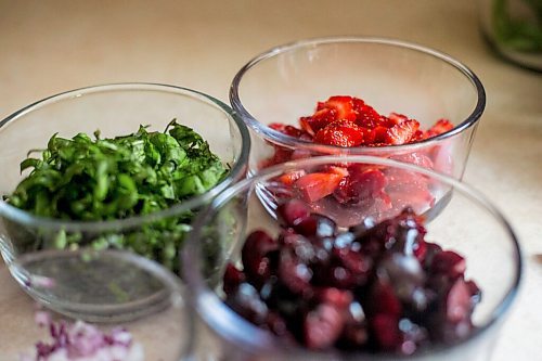 MIKAELA MACKENZIE / WINNIPEG FREE PRESS

Summer bruschetta ingredients at the Land home in Winnipeg on Friday, July 23, 2021. For Eva Wasney story.
Winnipeg Free Press 2021.