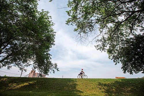 MIKAELA MACKENZIE / WINNIPEG FREE PRESS

A cyclist bikes through Omand Park on a hot and muggy day in Winnipeg on Friday, July 23, 2021. Standup.
Winnipeg Free Press 2021.