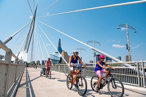 ALEX LUPUL / WINNIPEG FREE PRESS    

Cyclists taking part in the Tour de Glace, a 20-kilometre recreational event which makes four stops at local ice cream shops, ride over the Provencher Bridge in Winnipeg on Saturday, July 24, 2021. 

