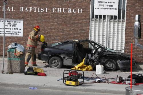 BORIS.MINKEVICH@FREEPRESS.MB.CA  100411 BORIS MINKEVICH / WINNIPEG FREE PRESS MVC at the corner of Erin and Ellice sent many people to hospital.