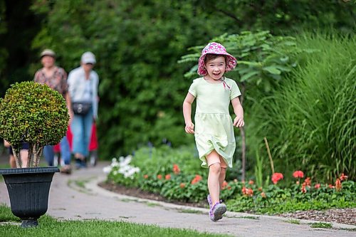 MIKAELA MACKENZIE / WINNIPEG FREE PRESS

Jillian Gifford, six, runs through the English Gardens at Assiniboine Park in Winnipeg on Monday, July 26, 2021. Standup.
Winnipeg Free Press 2021.