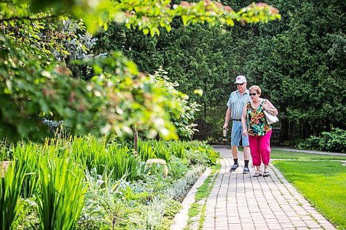 MIKAELA MACKENZIE / WINNIPEG FREE PRESS

Debbie and Bob enjoy a walk through the English Gardens at Assiniboine Park in Winnipeg on Monday, July 26, 2021. Standup.
Winnipeg Free Press 2021.