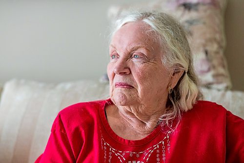 MIKAELA MACKENZIE / WINNIPEG FREE PRESS

Norma Wiechman poses for a portrait in her home in Oak Bluff on Monday, July 26, 2021. Shes nervous to enter a long-term care facility. For Gabby story.
Winnipeg Free Press 2021.