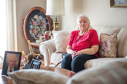 MIKAELA MACKENZIE / WINNIPEG FREE PRESS

Norma Wiechman poses for a portrait in her home in Oak Bluff on Monday, July 26, 2021. Shes nervous to enter a long-term care facility. For Gabby story.
Winnipeg Free Press 2021.