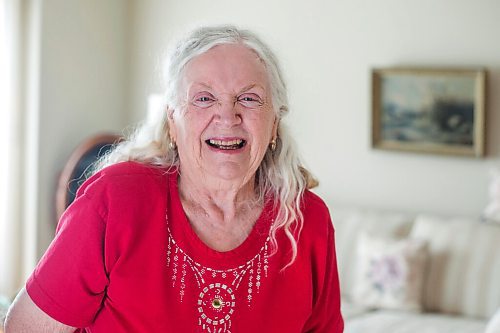 MIKAELA MACKENZIE / WINNIPEG FREE PRESS

Norma Wiechman poses for a portrait in her home in Oak Bluff on Monday, July 26, 2021. Shes nervous to enter a long-term care facility. For Gabby story.
Winnipeg Free Press 2021.